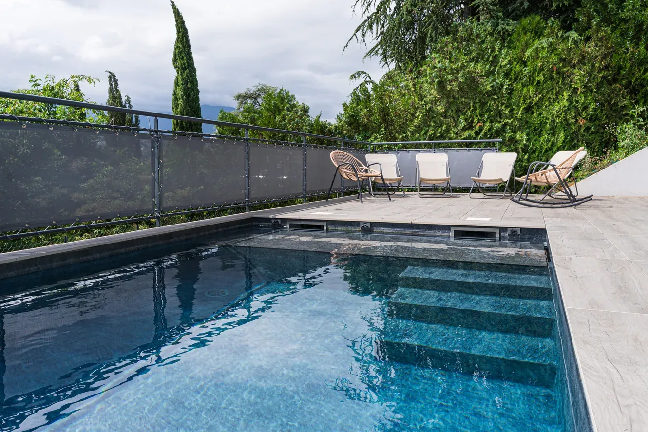 Piscine réalisée avec les équipements de nos fournisseurs partenaires à Chambéry