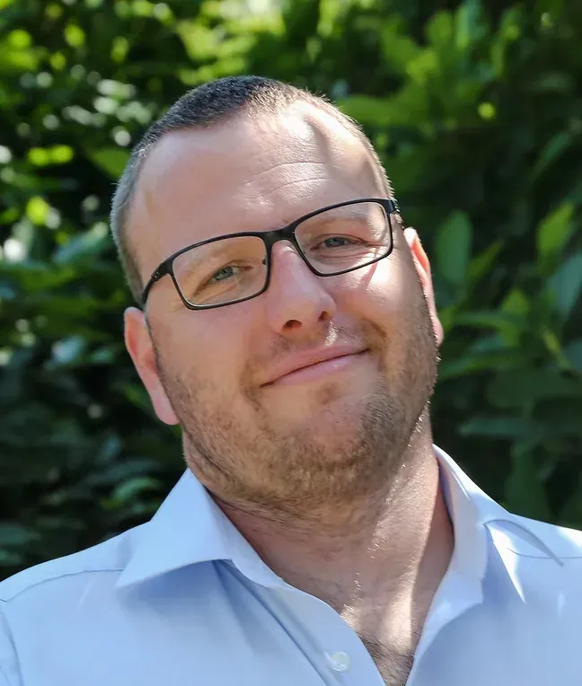 Portrait de Sylvain NEYROUD, expert piscine et gérant de NS Piscines