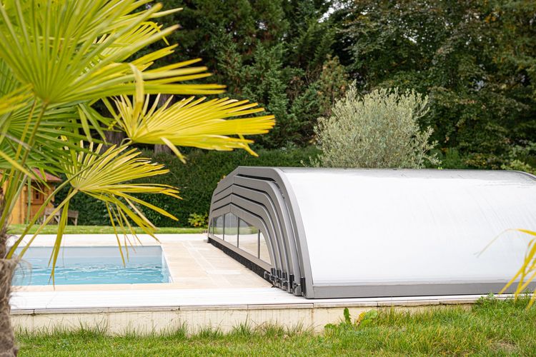 Piscine couverte en extérieur à Annecy